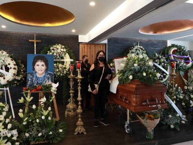 Video. Artistas asisten al funeral de Carmen Salinas