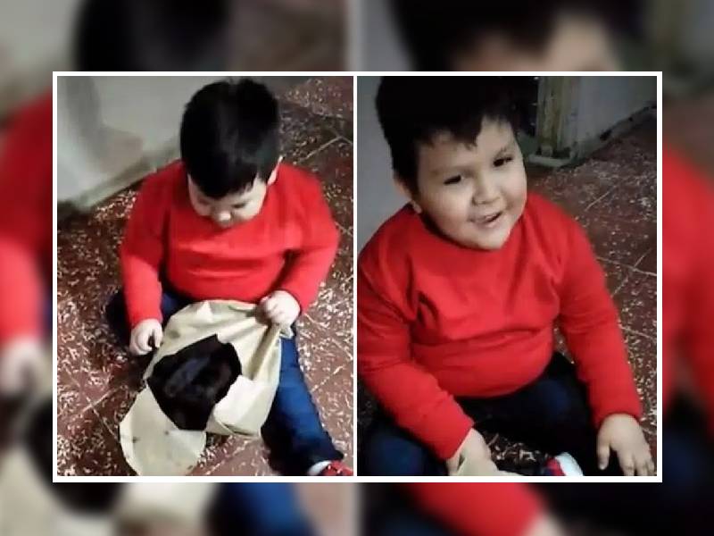 Niño recibe carbón de regalo navideño y su reacción de viraliza en TikTok