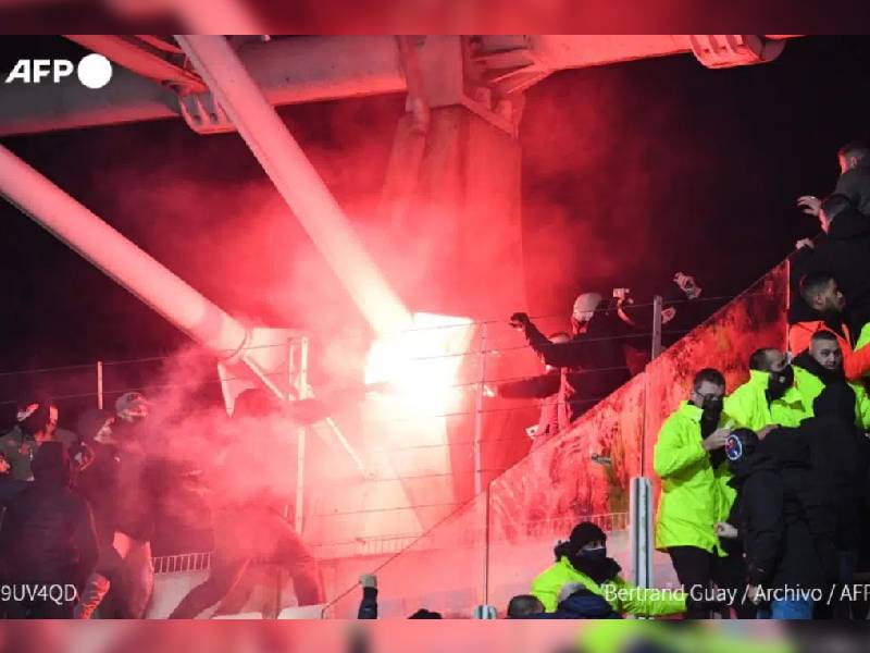Paris FC y Lyon eliminados en Copa de Francia tras incidentes en gradas