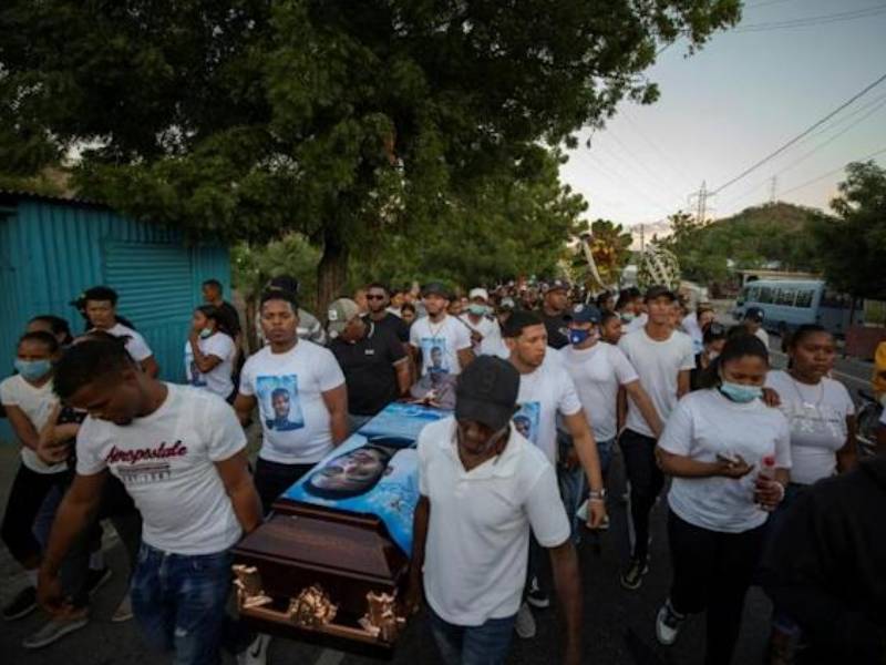Llegan a Dominicana cuerpos de migrantes muertos en accidente en México