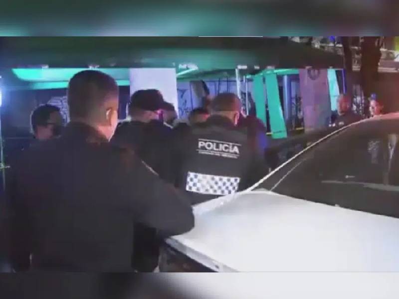 Video: policías ebrios pelean en alcoholímetro; los arrestan