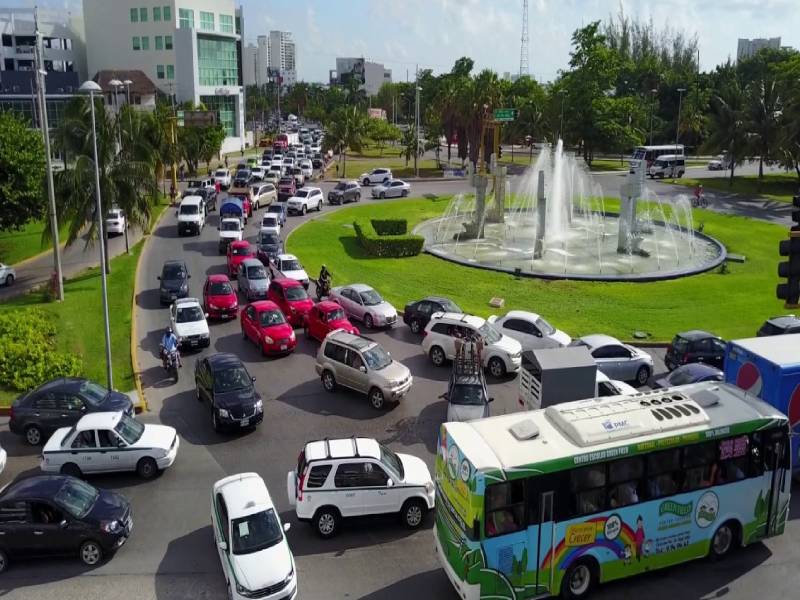 Anuncian cierre de vialidades por desfile navideño