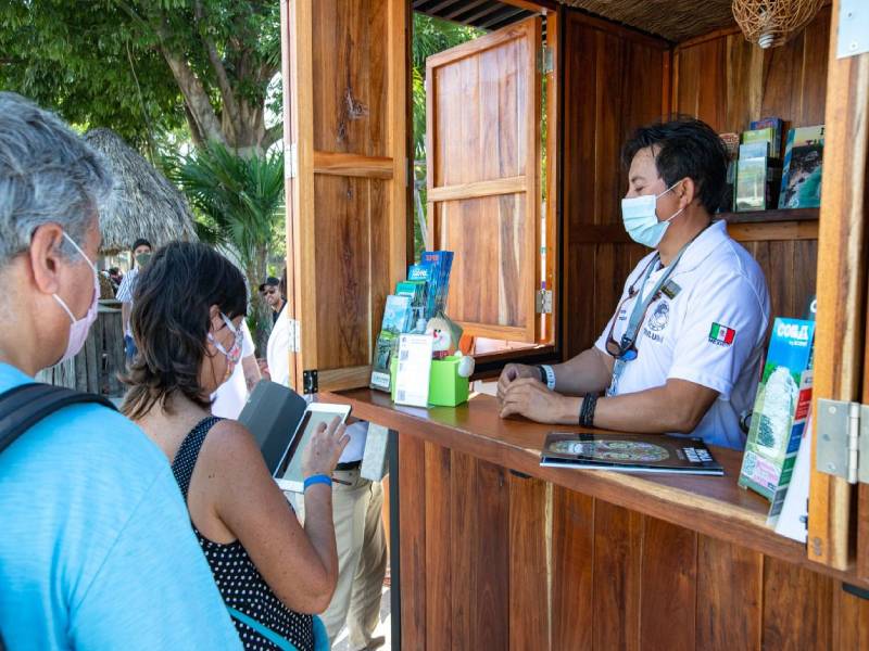 Gobierno de Marciano Dzul pone en marcha módulos de información turística