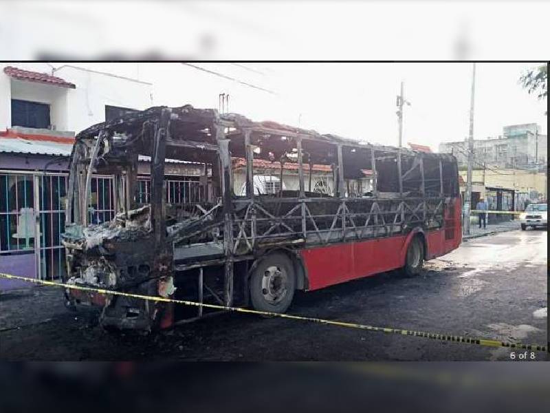 En pérdida total autobús de la empresa Autocar tras incendiarse