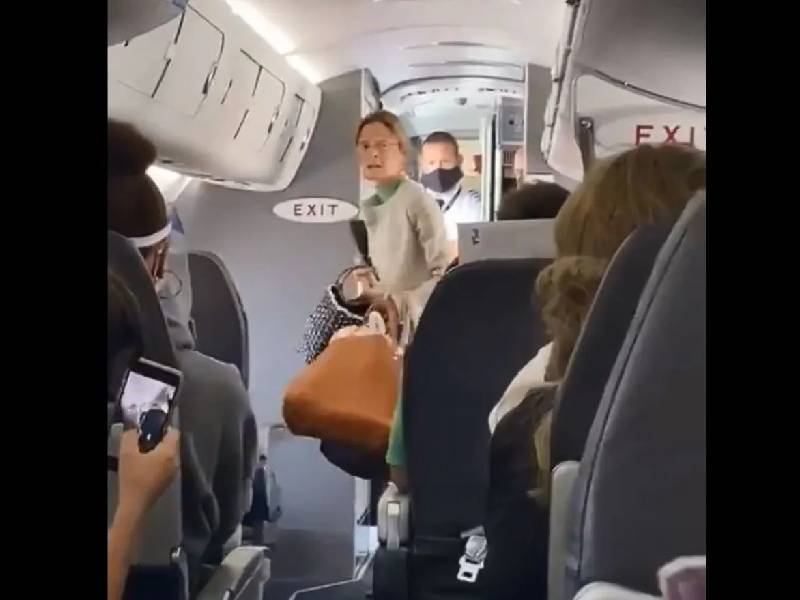 Pasajera impide que vuelo de American Airlines llegue a su destino por no usar cubrebocas