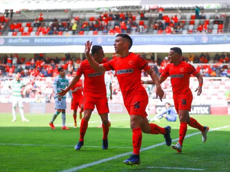 Toluca vence 3-1 a Santos en el Nemesio Diez