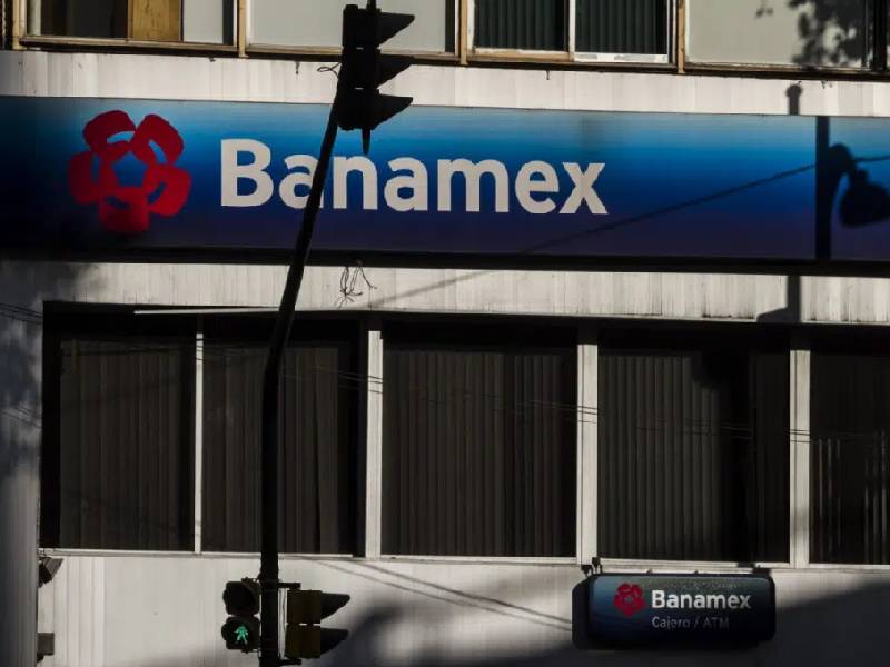 Usuarios en redes reportan intentos de fraude tras la venta de Citibanamex