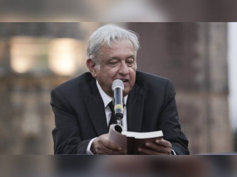 Reaparece AMLO en homenaje a Carlos Pellicer