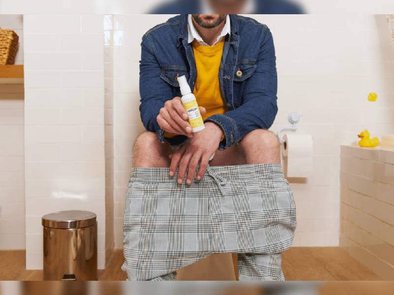 ¿Problemas con el mal olor que deja tu pareja en el baño? quizá este spray pueda ayudar