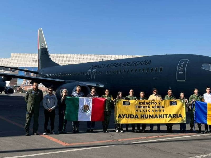 En unas horas despegará avión de Rumania con mexicanos: Ebrard