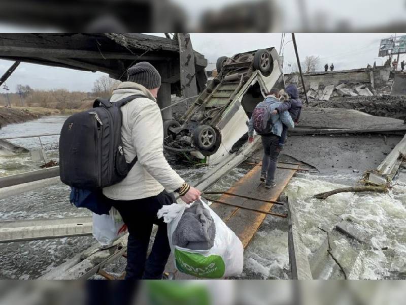 Ucrania posterga la evacuación del puerto de Mariúpol, sitiado por las fuerzas rusas