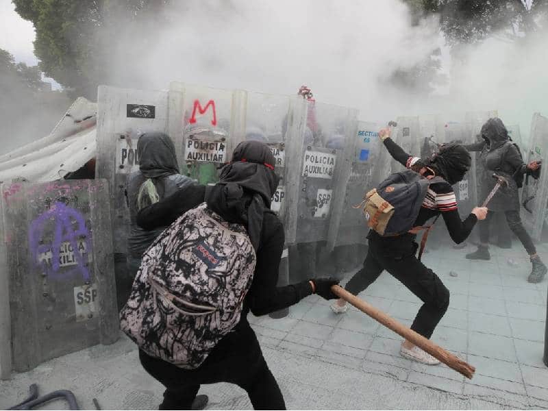 Grupos en redes sociales convocan a disturbios en CDMX durante marcha 8M