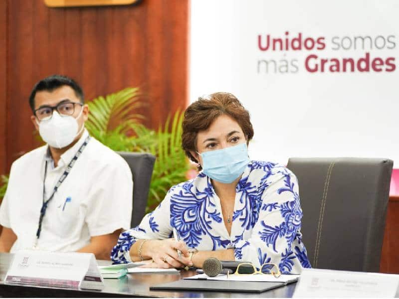 Juanita Alonso, sin cédula profesional