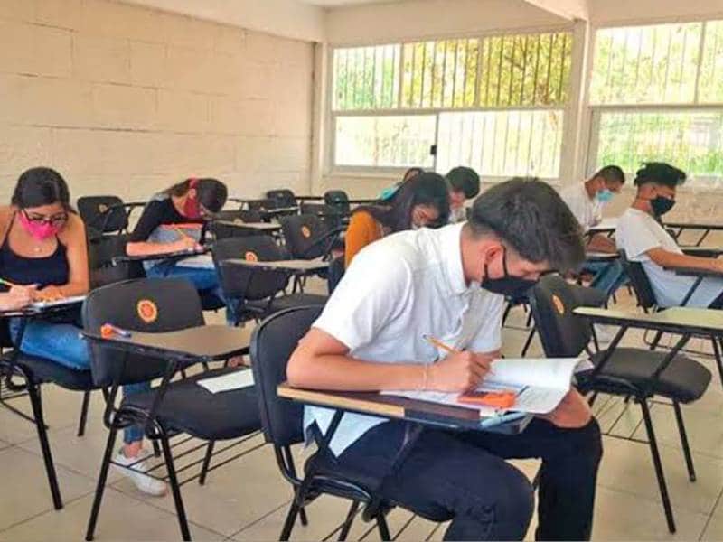 Estudiantes sin dinero para regreso a clases en Cancún