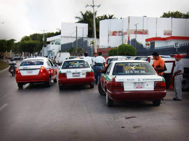 Taxistas del aeropuerto reclaman falta de apoyo de autoridades