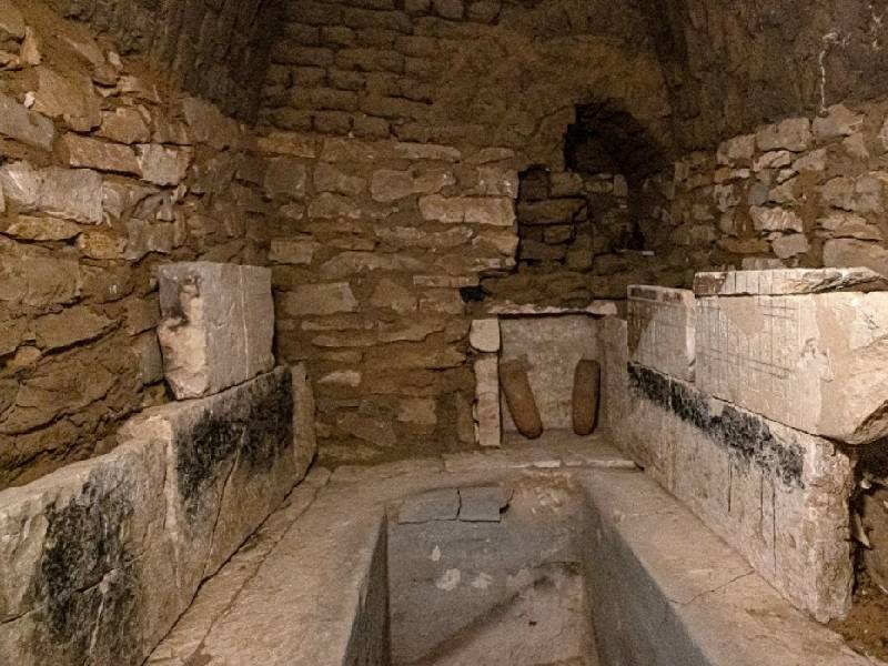 Egipto descubre cinco tumbas faraónicas en Saqqara