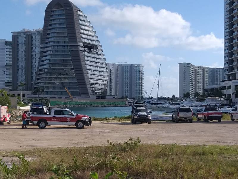 Reportan el hallazgo de un cuerpo sin vida flotando en Puerto Cancún