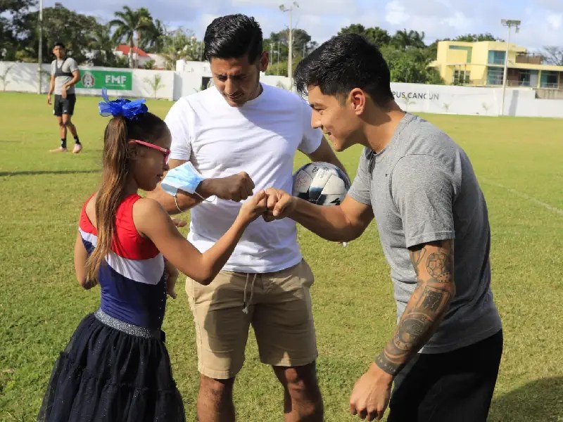 Cancún FC convive con la estrella cancunense de la gimnasia