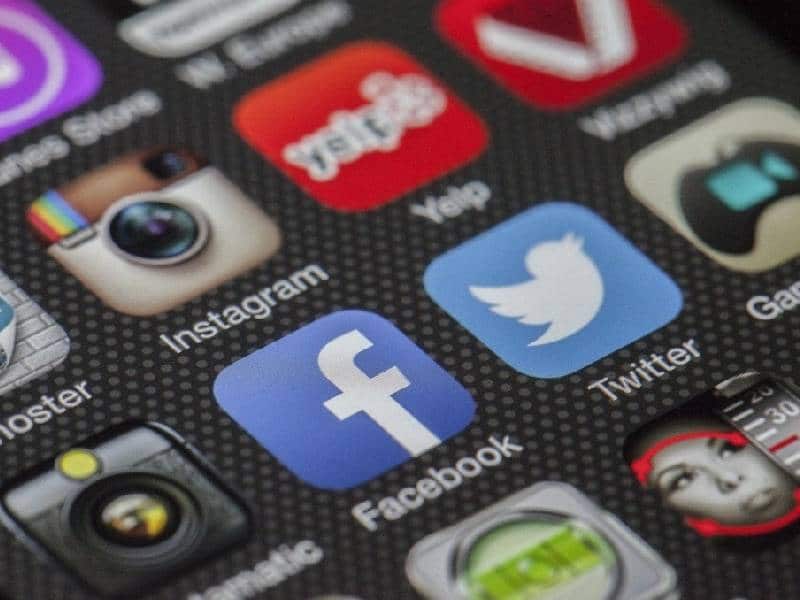 Rusia prohíbe Facebook e Instagram por ÔÇ£extremismoÔÇØ