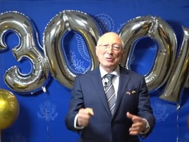 Ken Salazar celebra llegar a 300 mil seguidores en Twitter