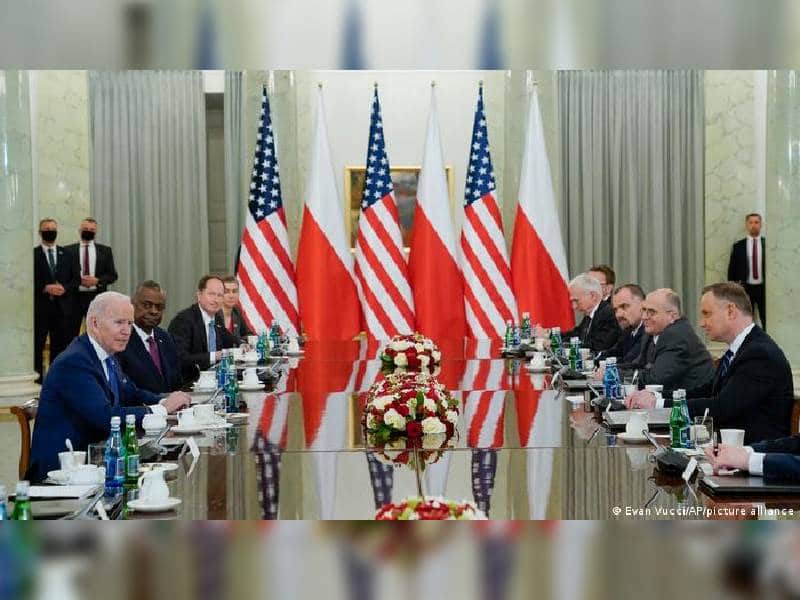 Se reúne Joe Biden con dos ministros ucranianos en Polonia
