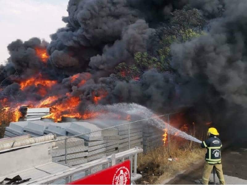 Se registra incendio en fábrica de fibra de vidrio de Teoloyucan