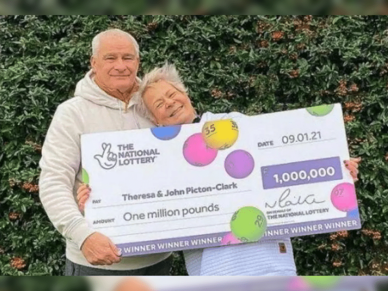 Abuelitos ganan la lotería y donan parte del premio a una escuela