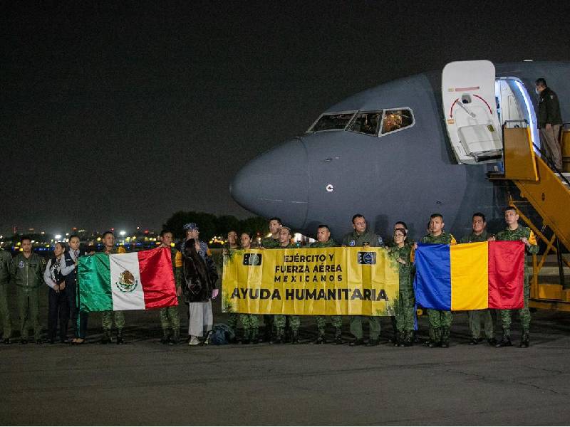 Llegan a la Ciudad de México connacionales evacuados de Ucrania