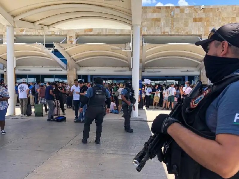 Incidente en aeropuerto de Cancún genera afectación en 17 vuelos