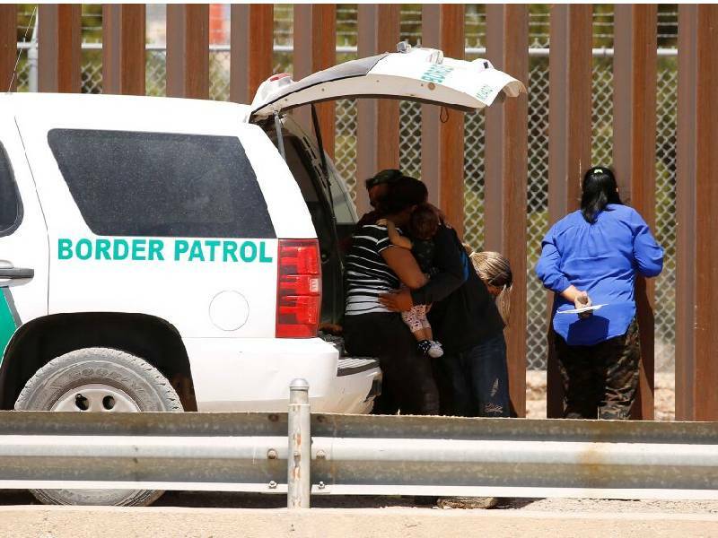Mexicana fallece tras quedar colgada en muro fronterizo