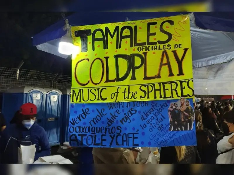 Venden "tamales de Coldplay" afuera de su concierto