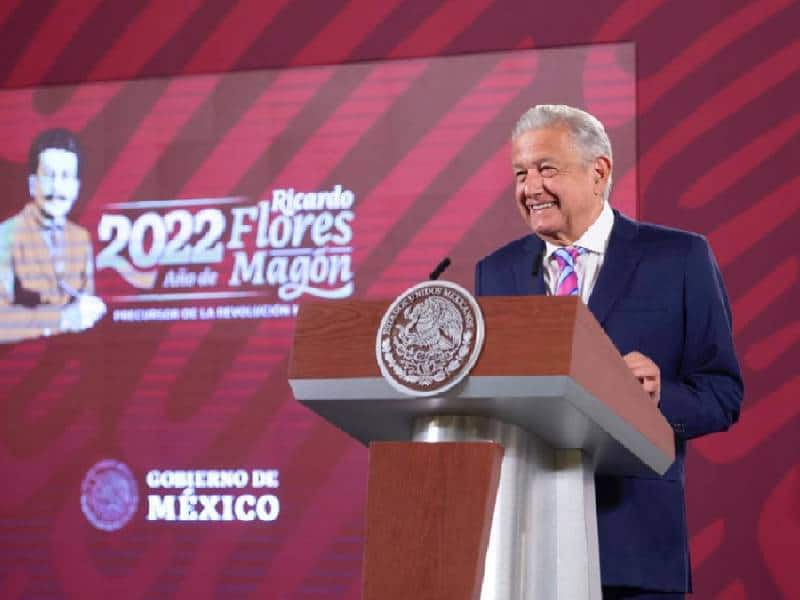 Anuncia AMLO programa de seguridad social a periodistas