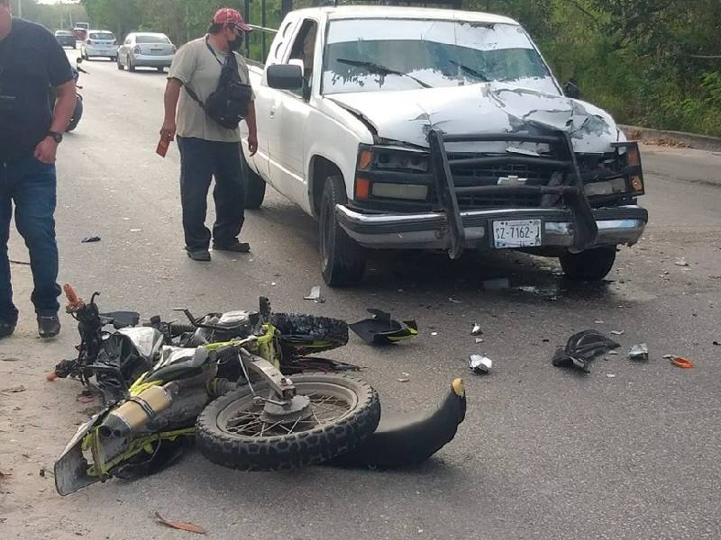 Motociclista en estado de ebriedad se estrella de frente con una camioneta