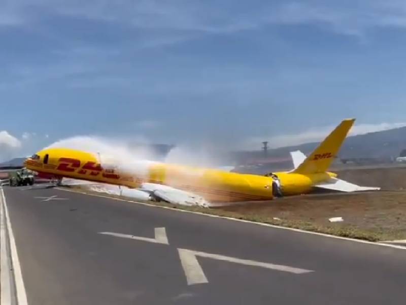Avión de DHL se parte en pista durante aterrizaje