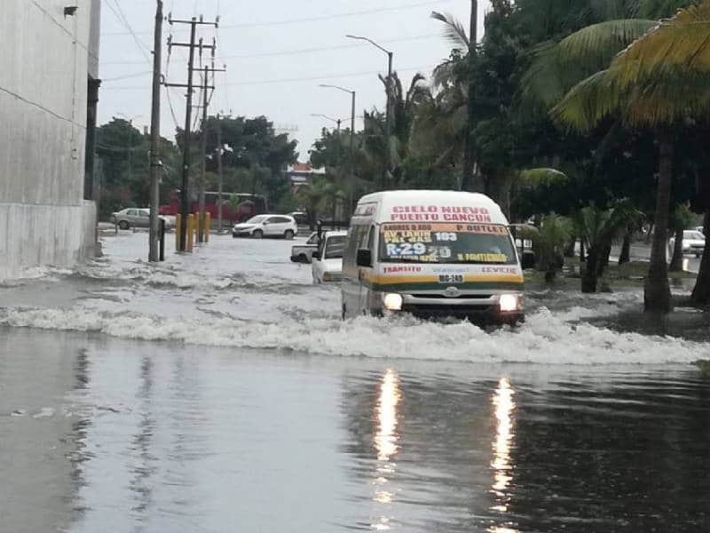 Frente frío deja lluvias en Quintana Roo
