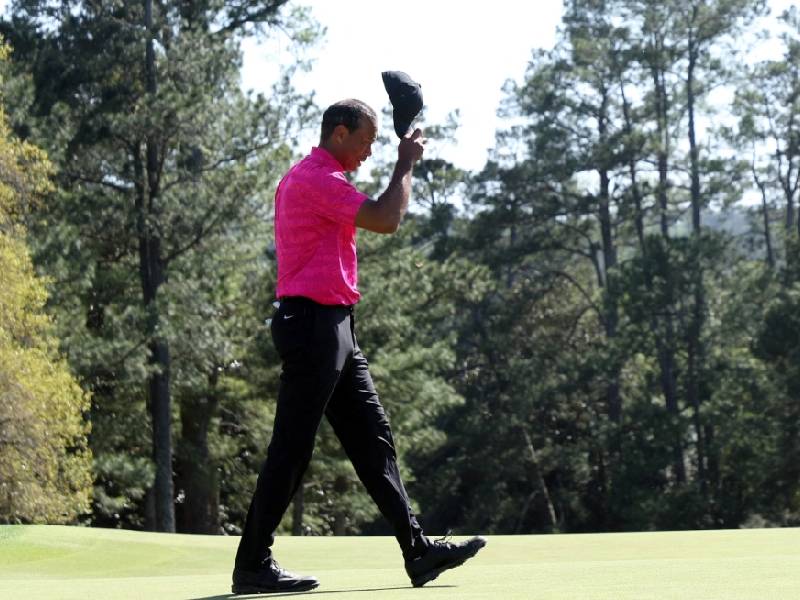 Tiger Woods ruge de nuevo