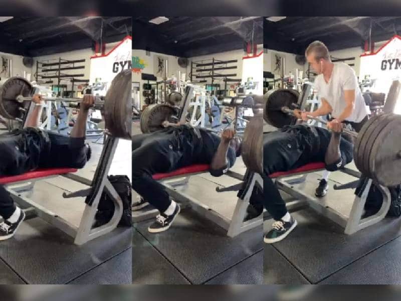 Hombre se salva de ser aplastado por una pesa en el gym