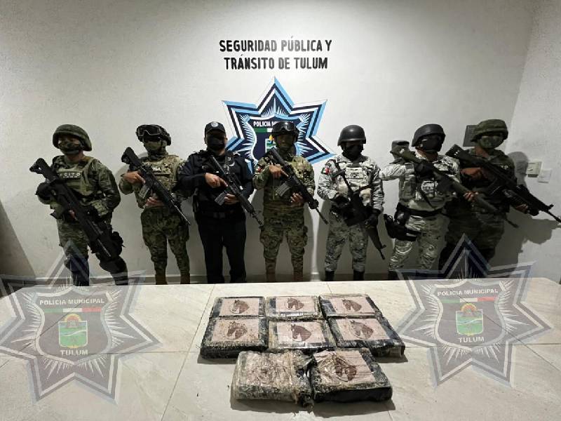 Policías aseguran presunto cargamento de cocaína en la zona costera de Tulum