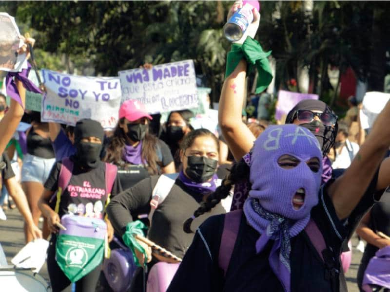 Arranca marcha feminista rumbo al Zócalo de la CDMX