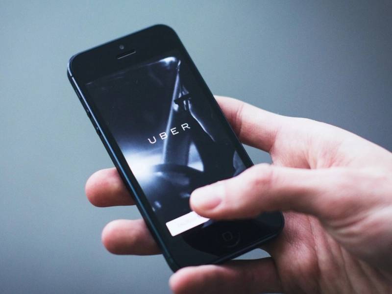 Uber y Lyft dejan de exigir el cubrebocas en EU