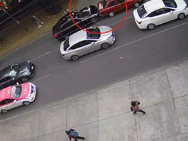Video. Con auto de lujo, conductor choca y evita asalto en Polanco