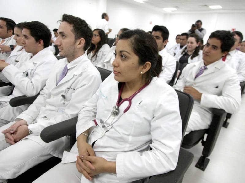 Congreso de médicos acaparan agenda de centro de convenciones