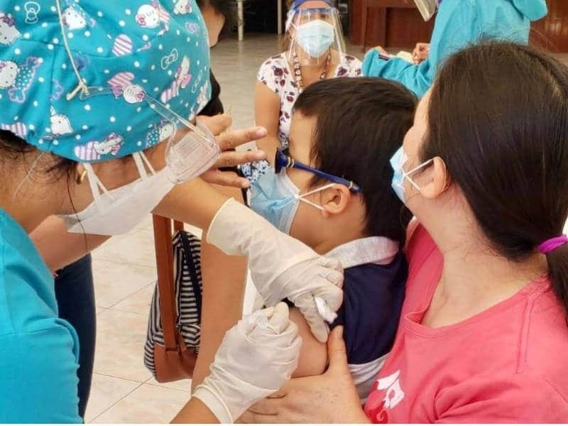 Moderna pide permiso para que su vacuna sea administrada a menores de 6 años