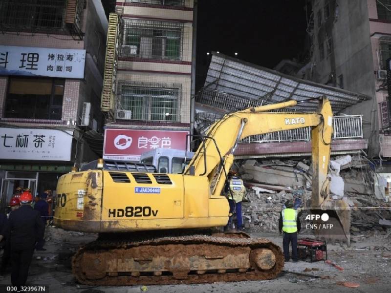 Personas atrapadas y desaparecidas en derrumbe de edificio en China