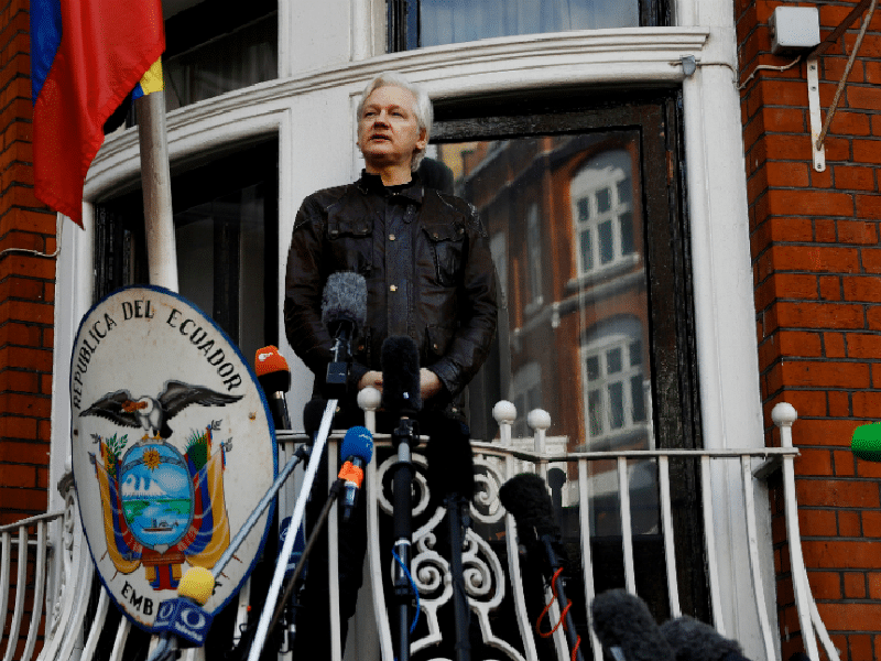 Justicia británica emite orden de extradición de Julian Assange a EU