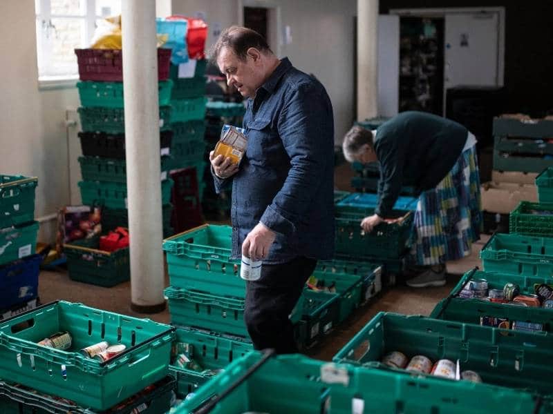 Inflación empuja a británicos a bancos de comida
