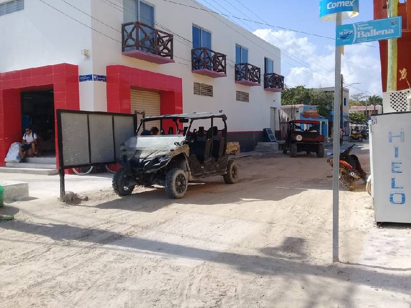 Ayuntamiento de Lázaro Cárdenas supervisa construcción de hoteles en Holbox