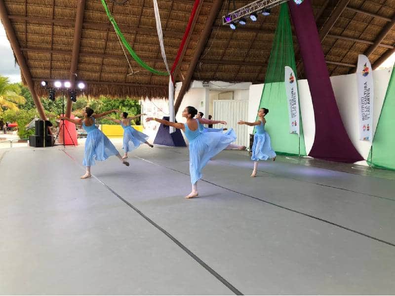 Cancún baila con más de mil 300 personas en Día Internacional de Danza