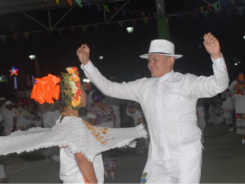 Irrumpe vaquería por vez primera desde 2019 en fiesta patronal de Lázaro Cárdenas