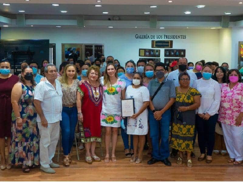 Ceremonia del Día del Maestro y la Maestra en Isla Mujeres
